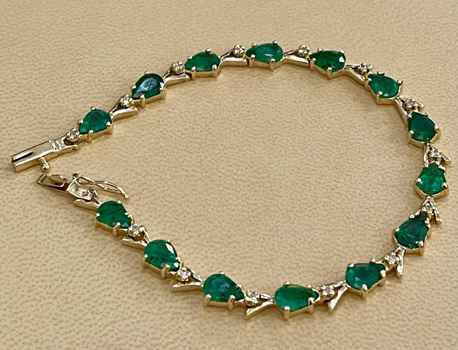 7 Carat Natural Brazil Emerald and Diamond Tennis Bracelet 14 Karat Yellow Gold - 16