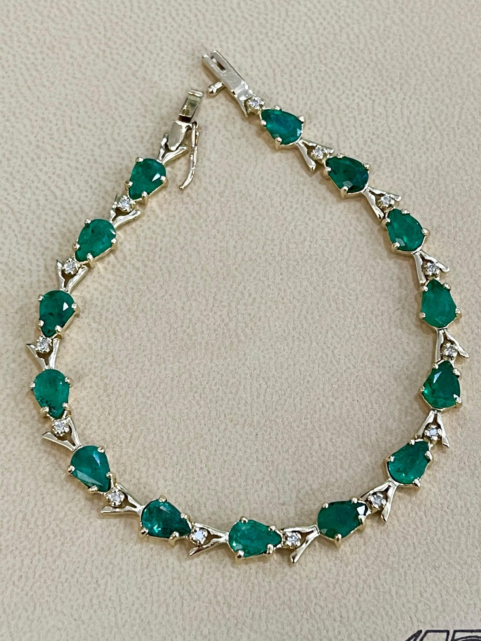 7 Carat Natural Brazil Emerald and Diamond Tennis Bracelet 14 Karat Yellow Gold - 18