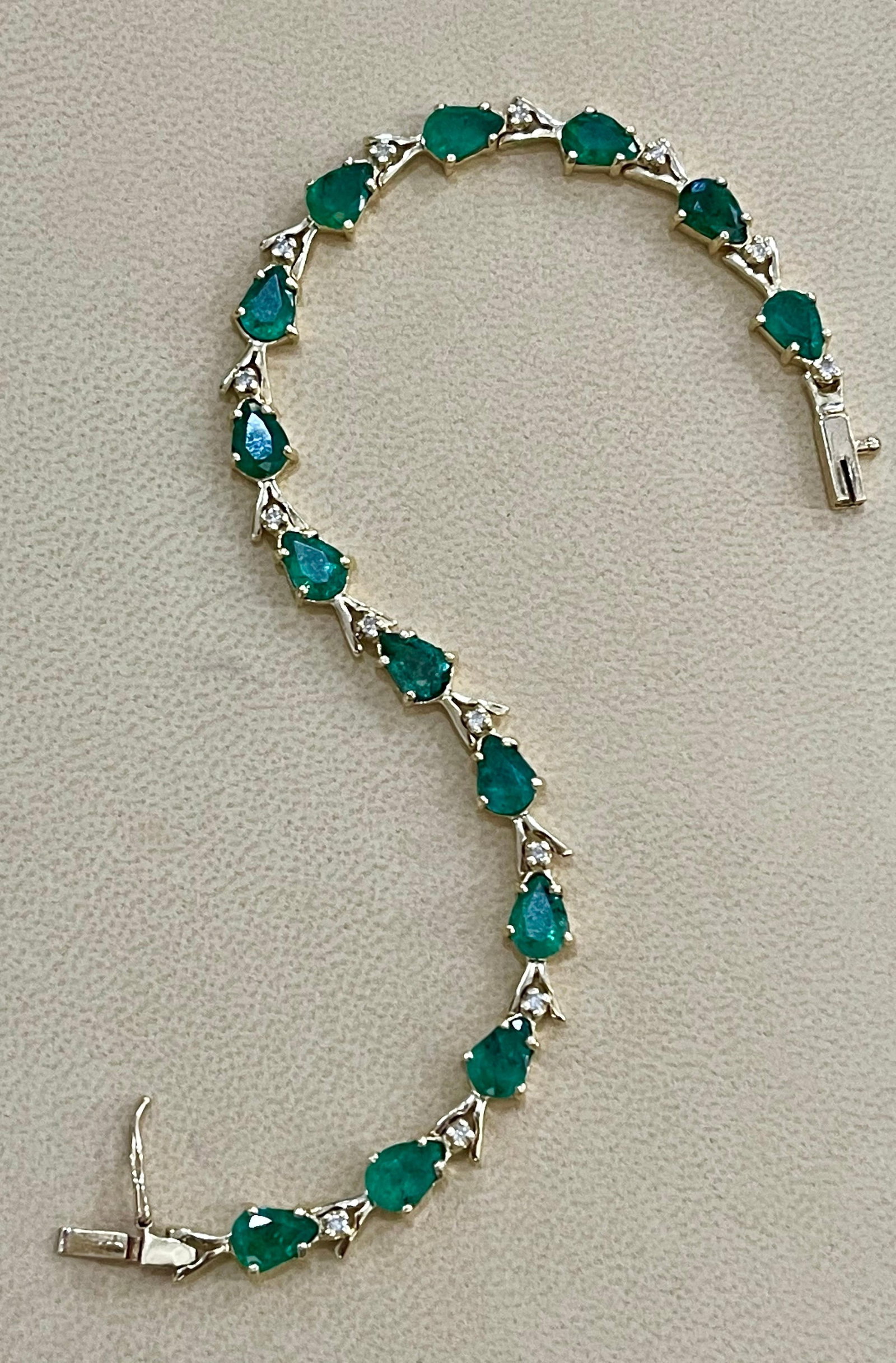 7 Carat Natural Brazil Emerald and Diamond Tennis Bracelet 14 Karat Yellow Gold - 3