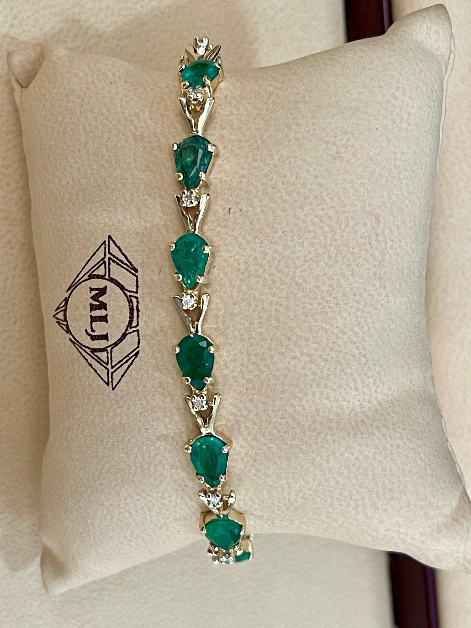 7 Carat Natural Brazil Emerald and Diamond Tennis Bracelet 14 Karat Yellow Gold - 7