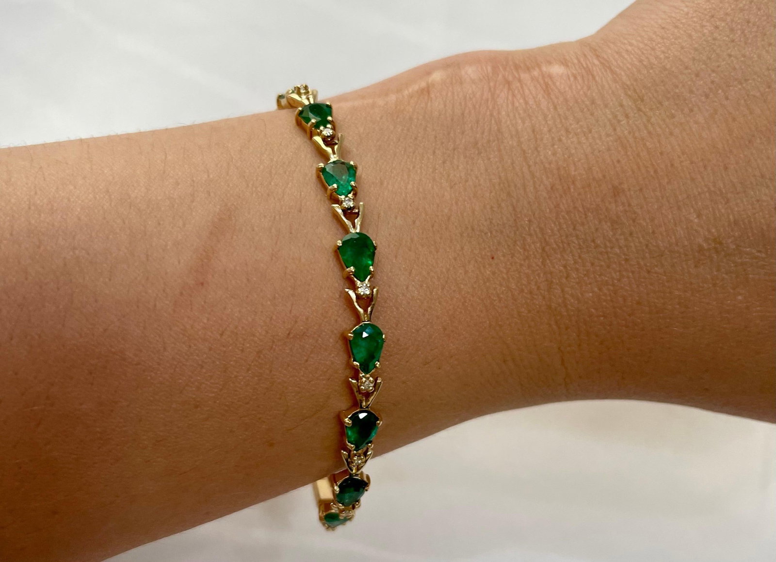 7 Carat Natural Brazil Emerald and Diamond Tennis Bracelet 14 Karat Yellow Gold - 8