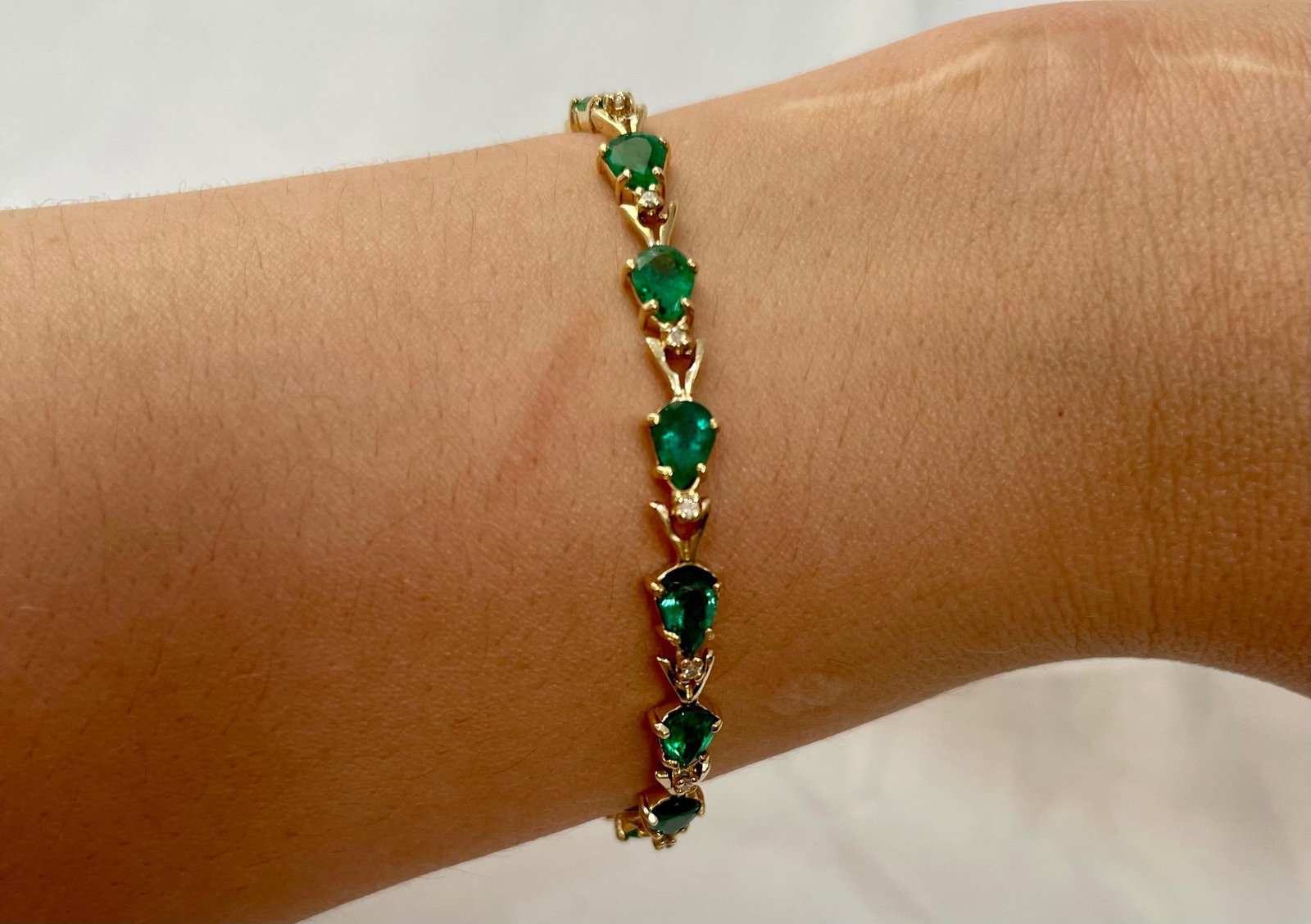 7 Carat Natural Brazil Emerald and Diamond Tennis Bracelet 14 Karat Yellow Gold - 9