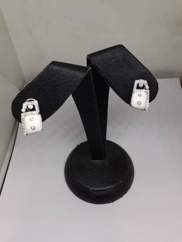 Natural Diamond Earring with 0.68 Cts Diamond and white onyx 8.69 Cts & 18k Gold - 4
