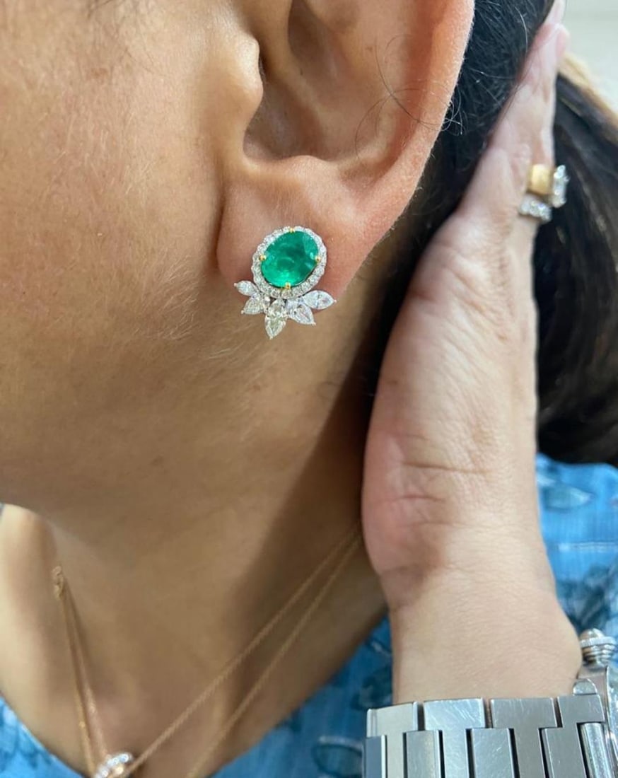 Natural Emerald Earrings with Diamonds and 18k Gold - 5