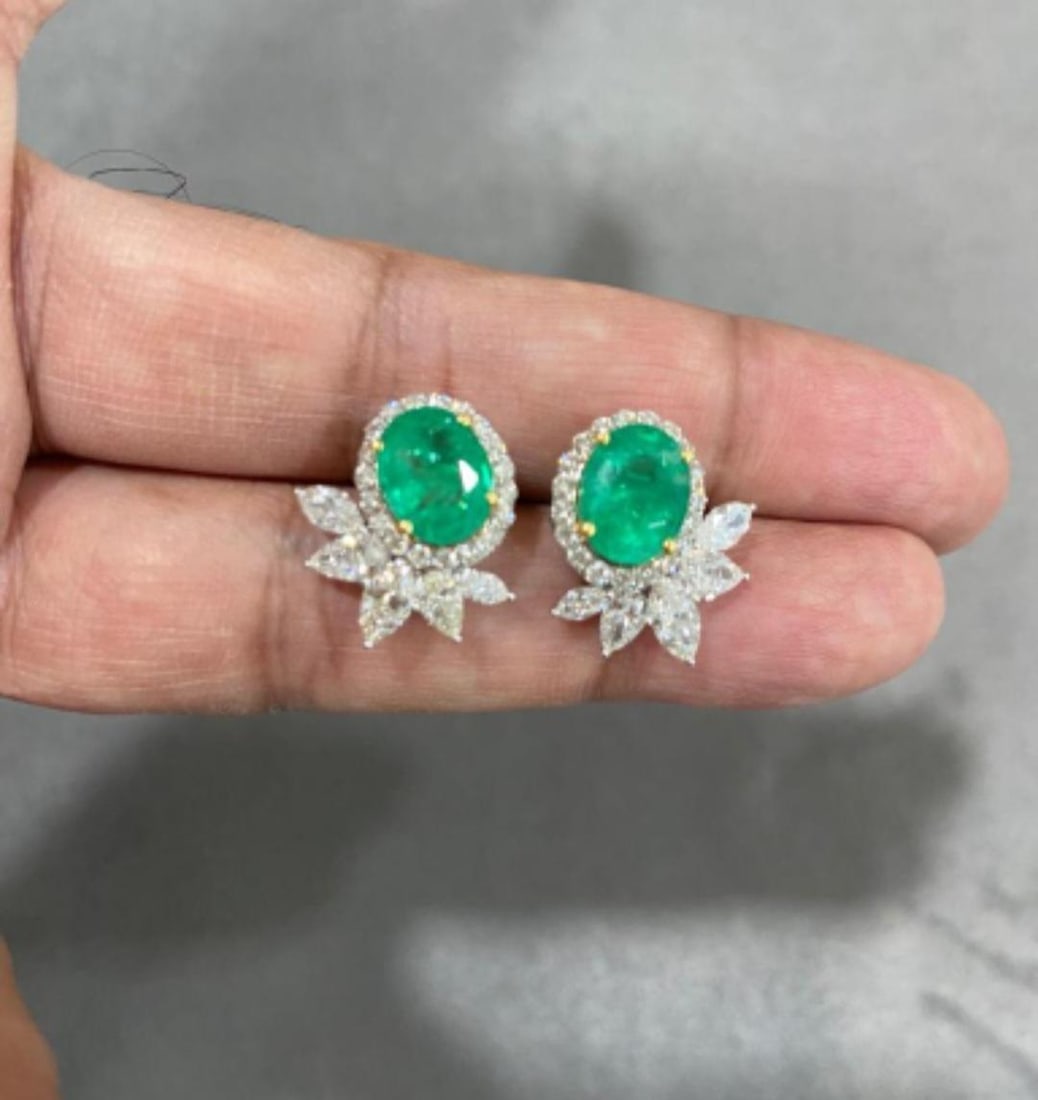 Natural Emerald Earrings with Diamonds and 18k Gold - 6