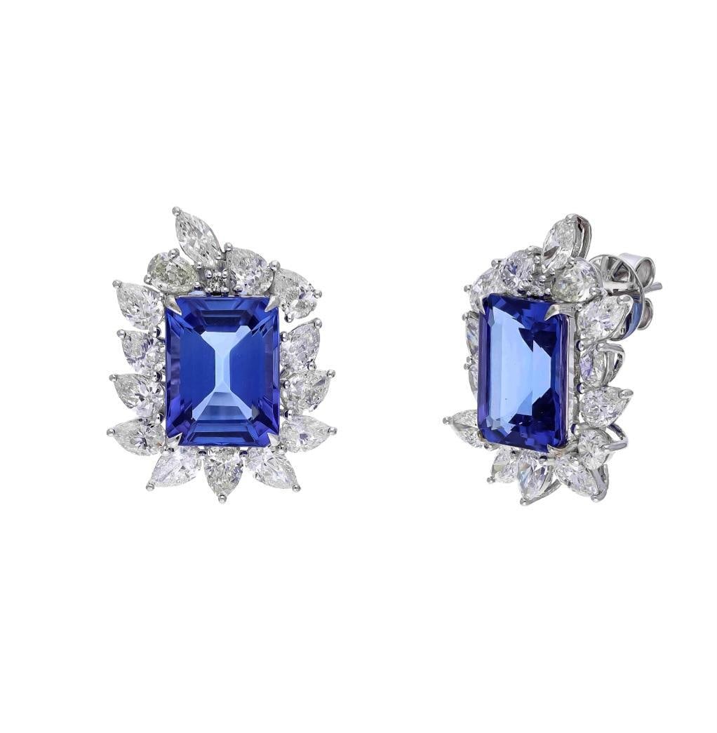Natural tanzanite and natural diamond earrings in 18k gold, A Pair - 17
