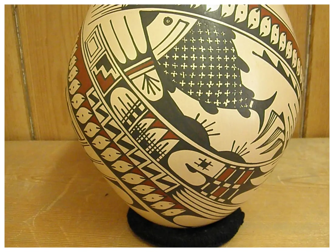 Late 20th Century Mata Ortiz Hand Coiled Pot by Ana Trillo - 10