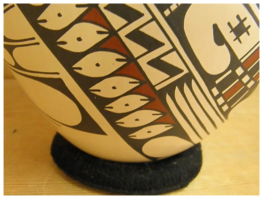 Late 20th Century Mata Ortiz Hand Coiled Pot by Ana Trillo - 11