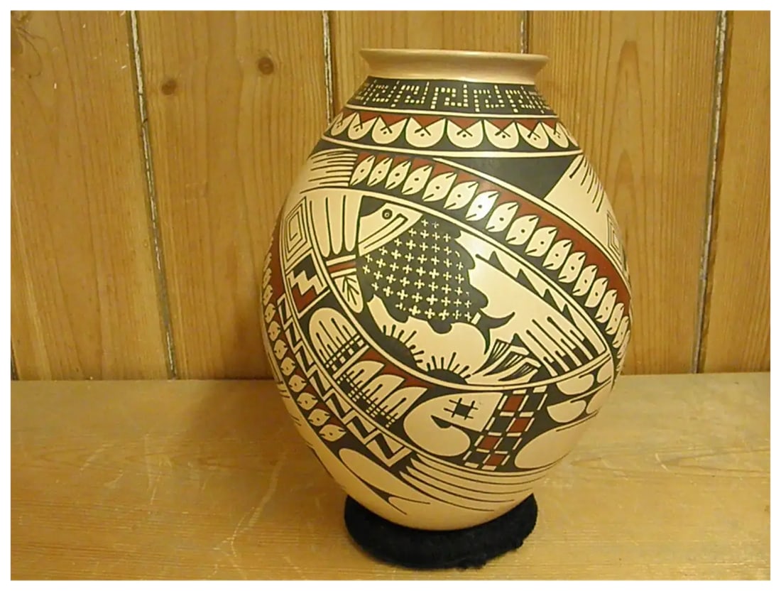 Late 20th Century Mata Ortiz Hand Coiled Pot by Ana Trillo - 12