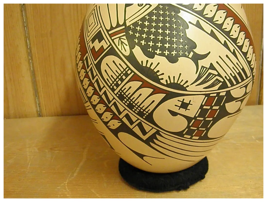 Late 20th Century Mata Ortiz Hand Coiled Pot by Ana Trillo - 14