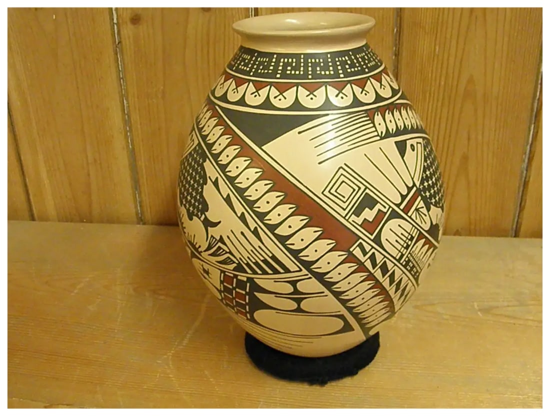 Late 20th Century Mata Ortiz Hand Coiled Pot by Ana Trillo - 15