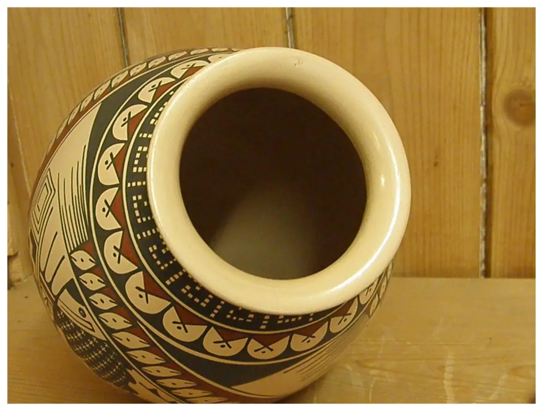 Late 20th Century Mata Ortiz Hand Coiled Pot by Ana Trillo - 16