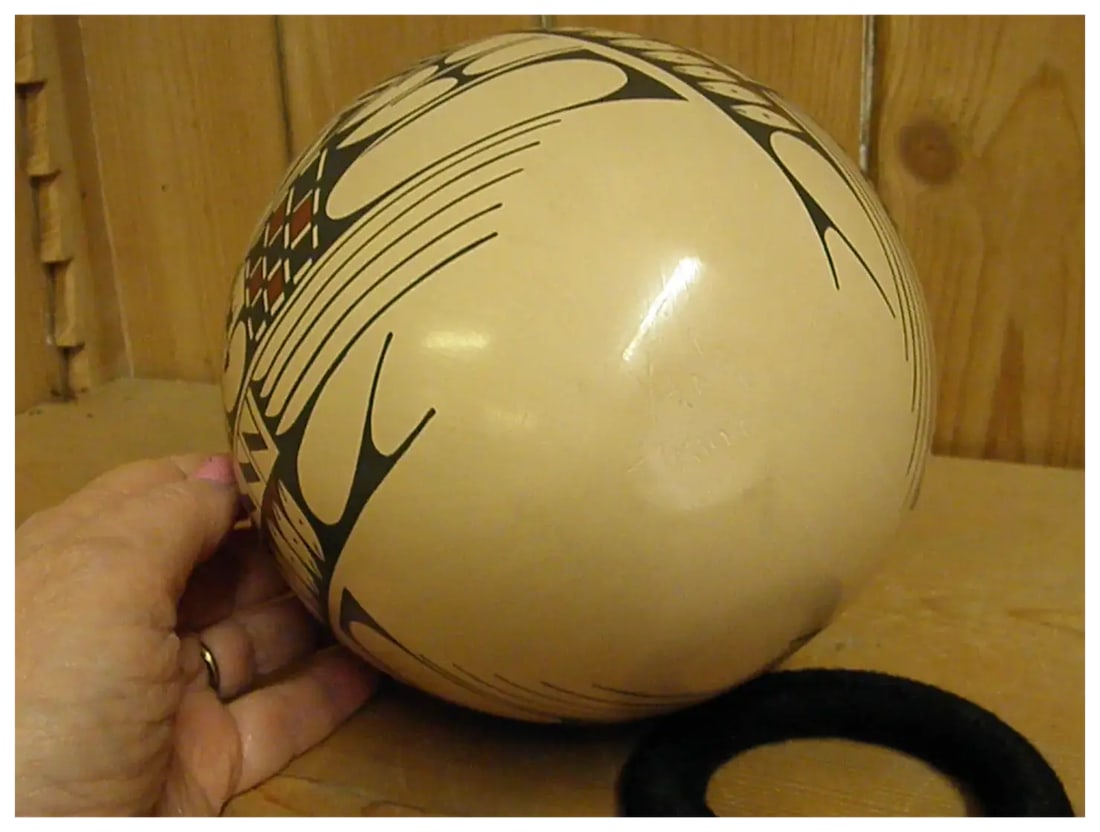 Late 20th Century Mata Ortiz Hand Coiled Pot by Ana Trillo - 18