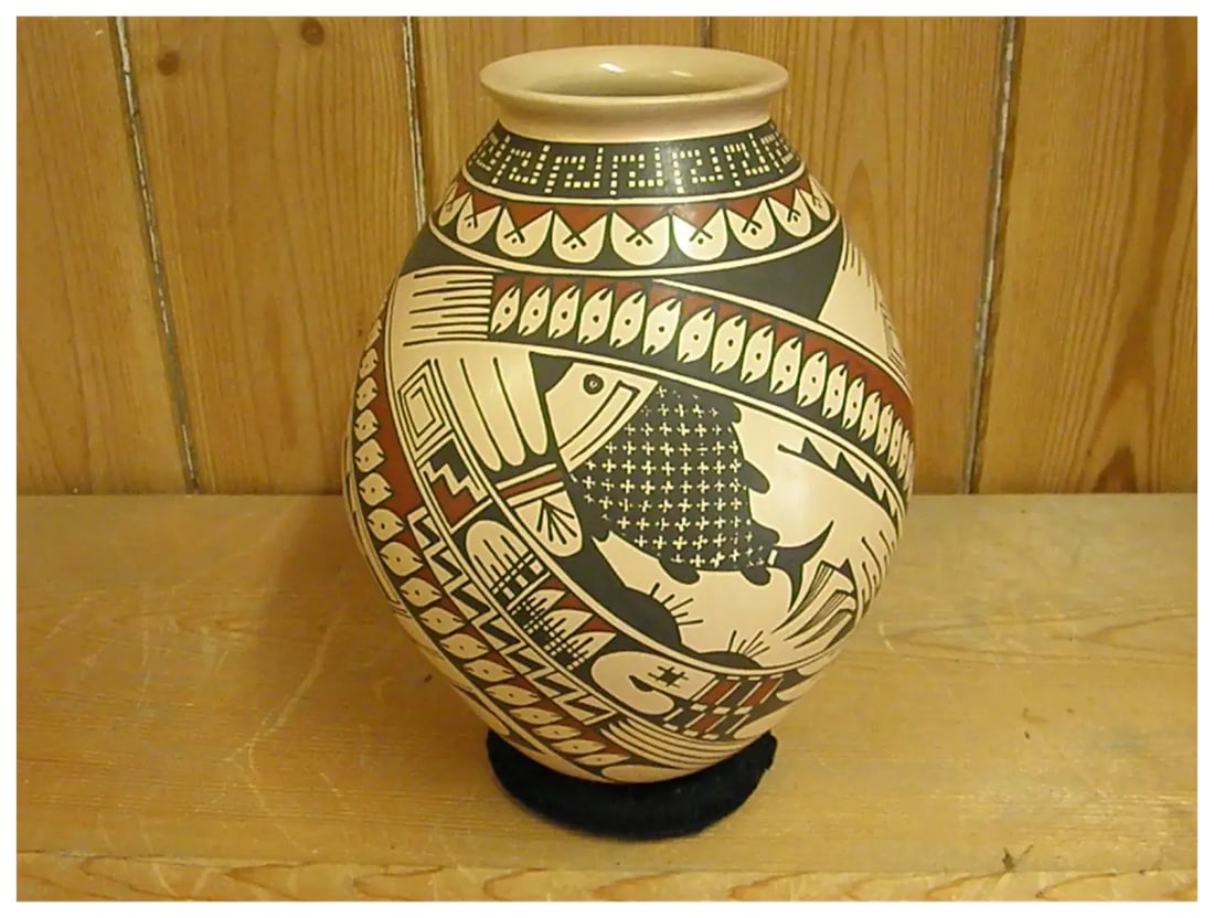 Late 20th Century Mata Ortiz Hand Coiled Pot by Ana Trillo - 2