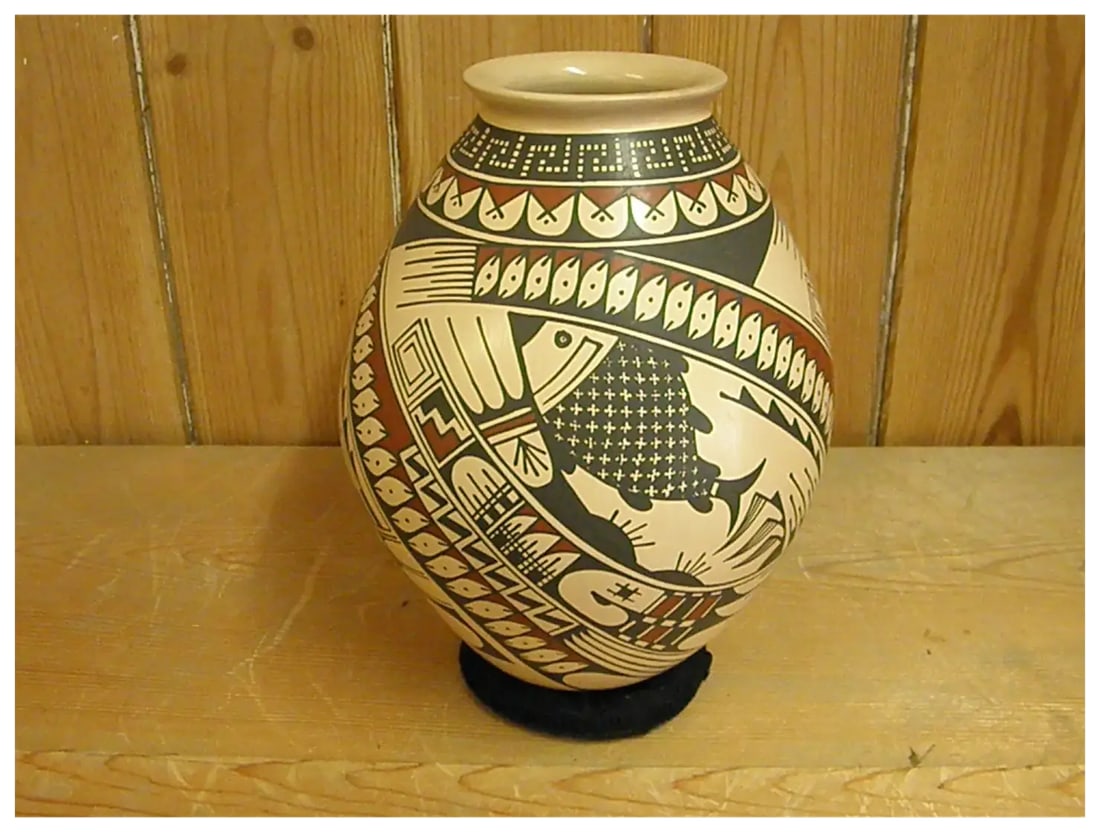 Late 20th Century Mata Ortiz Hand Coiled Pot by Ana Trillo - 3