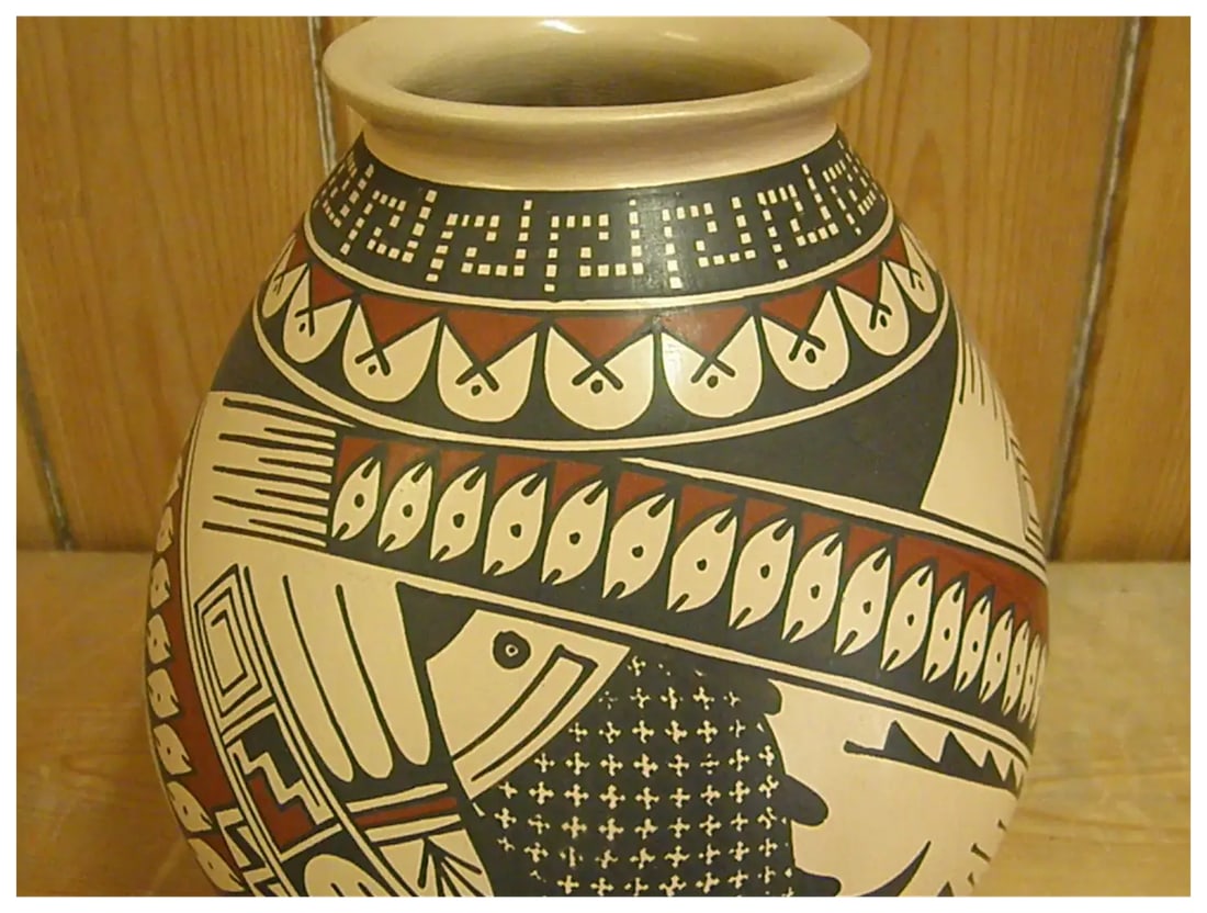 Late 20th Century Mata Ortiz Hand Coiled Pot by Ana Trillo - 4
