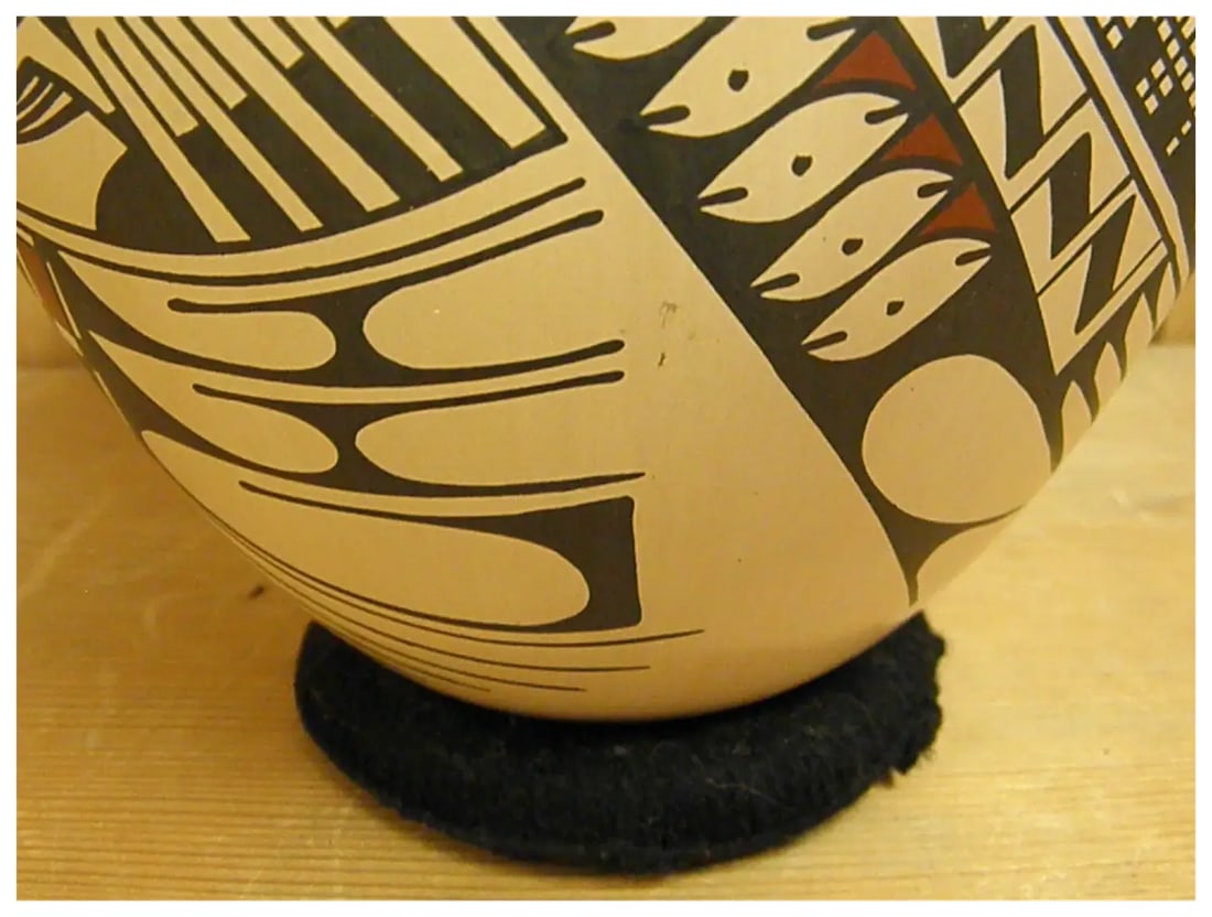 Late 20th Century Mata Ortiz Hand Coiled Pot by Ana Trillo - 6