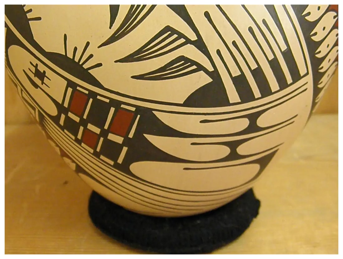 Late 20th Century Mata Ortiz Hand Coiled Pot by Ana Trillo - 8