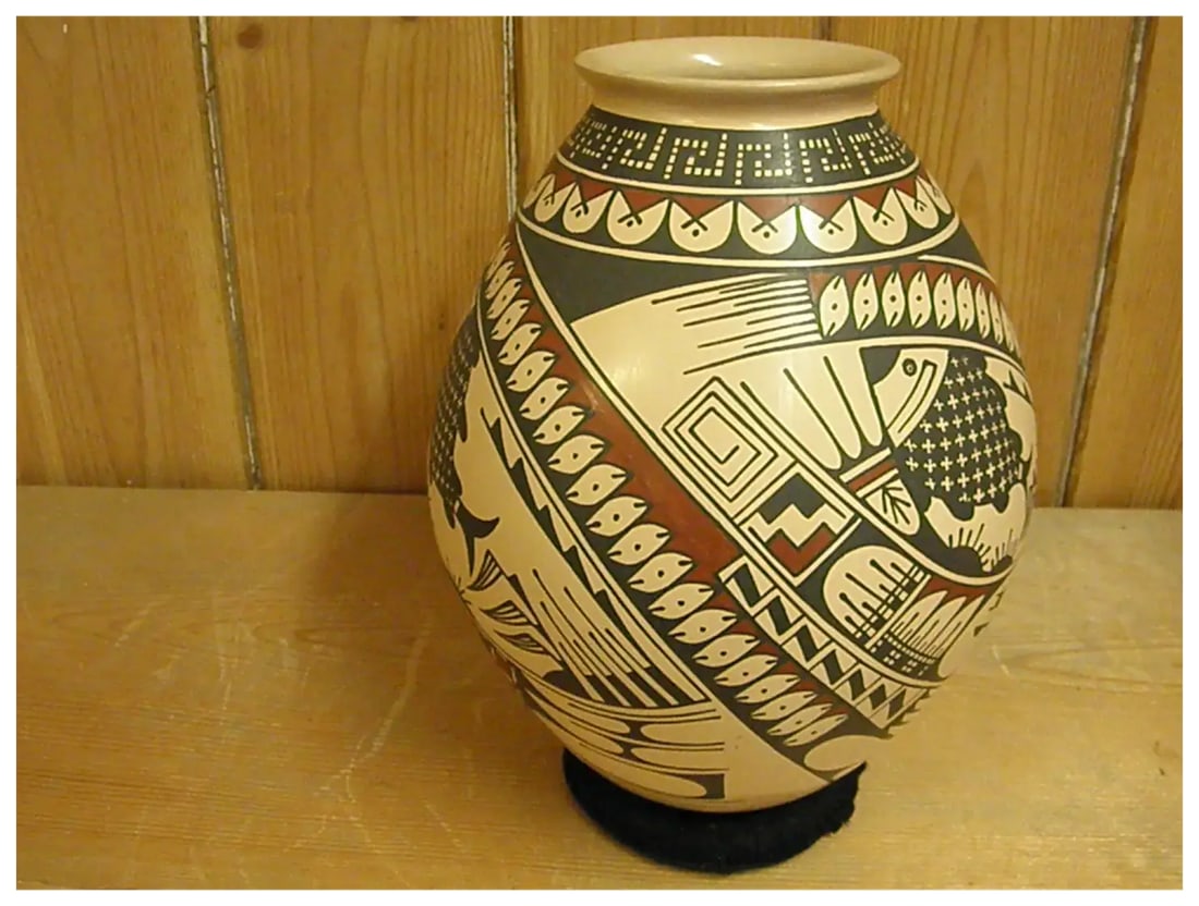 Late 20th Century Mata Ortiz Hand Coiled Pot by Ana Trillo - 9