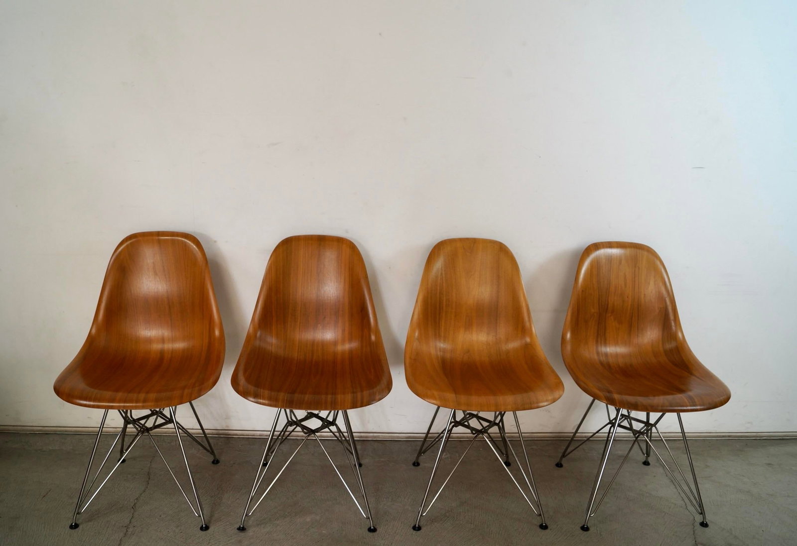 Set of 4 Authentic Herman Miller Eames Walnut Dining Chairs - 2