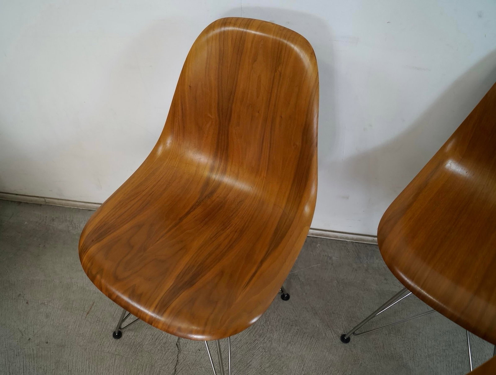 Set of 4 Authentic Herman Miller Eames Walnut Dining Chairs - 6