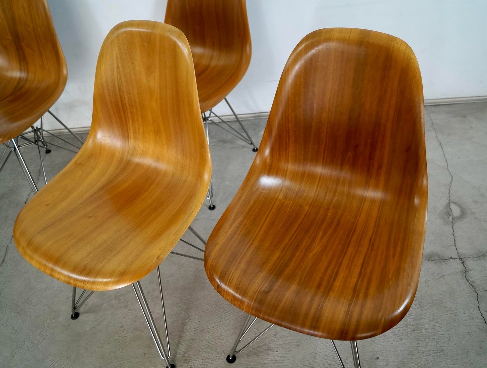 Set of 4 Authentic Herman Miller Eames Walnut Dining Chairs - 7
