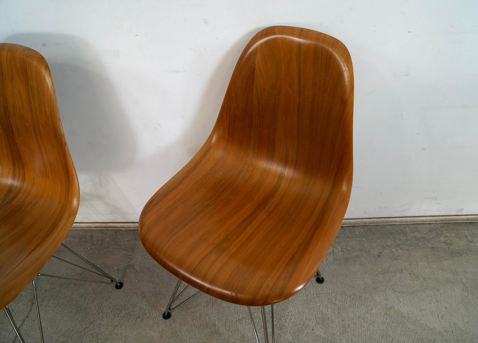Set of 4 Authentic Herman Miller Eames Walnut Dining Chairs - 8
