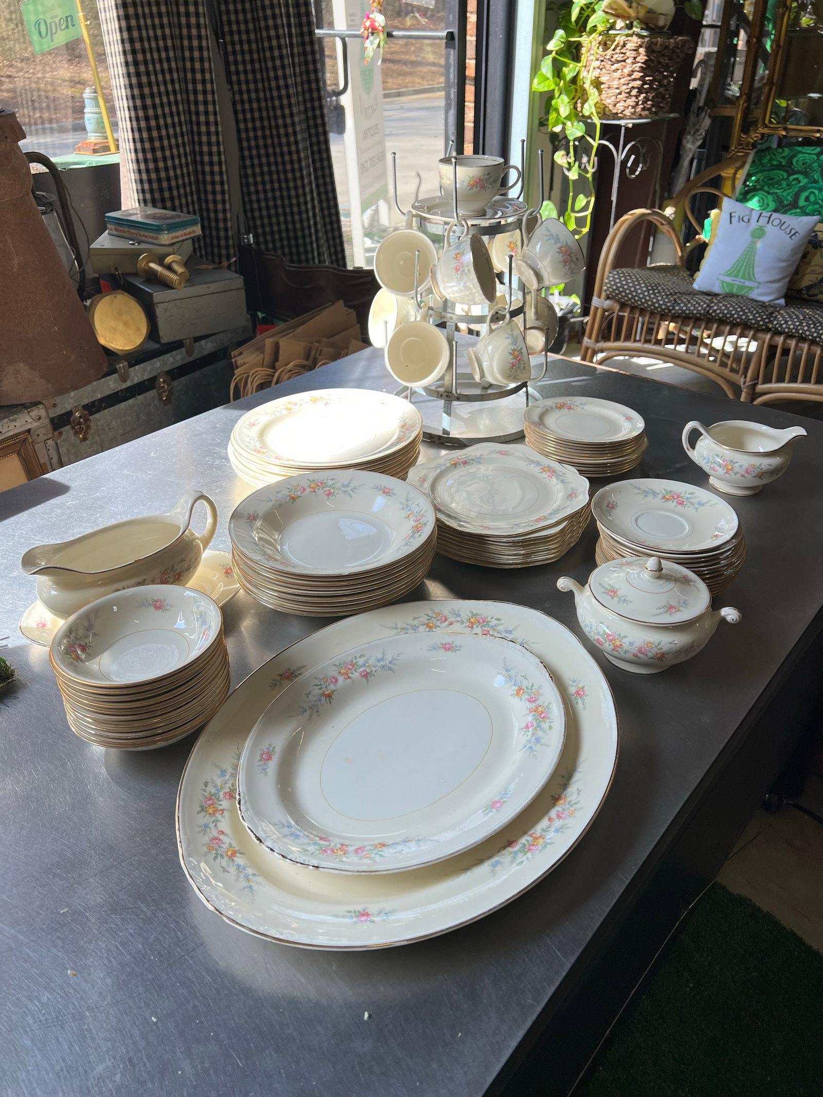 1970s Gorgeous Collection of Ceramic Eggshell Nautilus Plates and Serving Pieces- Set of 77 - 2
