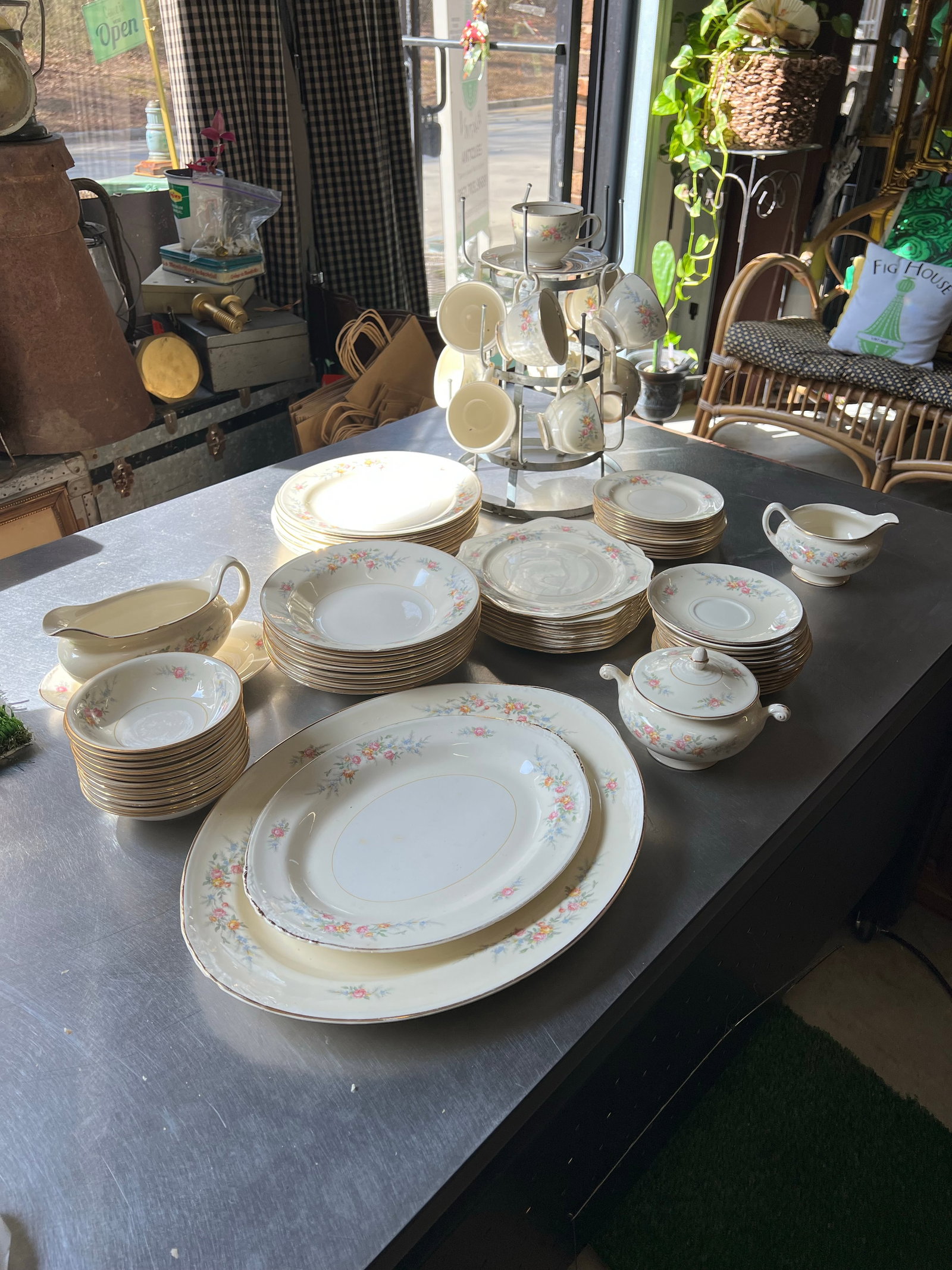 1970s Gorgeous Collection of Ceramic Eggshell Nautilus Plates and Serving Pieces- Set of 77 - 3