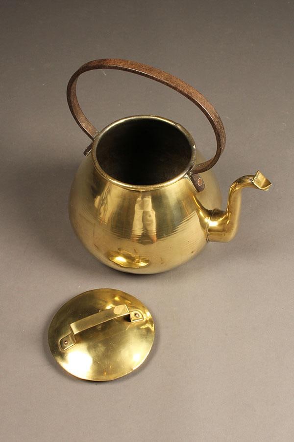 18th Century French Brass Teapot With Wrought Iron Handle, Circa 1790 - 8