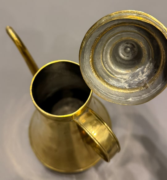 19th Century Dutch Brass Coffee Pot With Turned Legs - 5