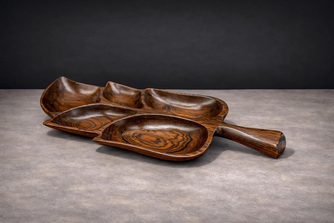 Brazilian Modern Serving Tray With Shape of Leaf in Rosewood, Unknown, 1960s - 2
