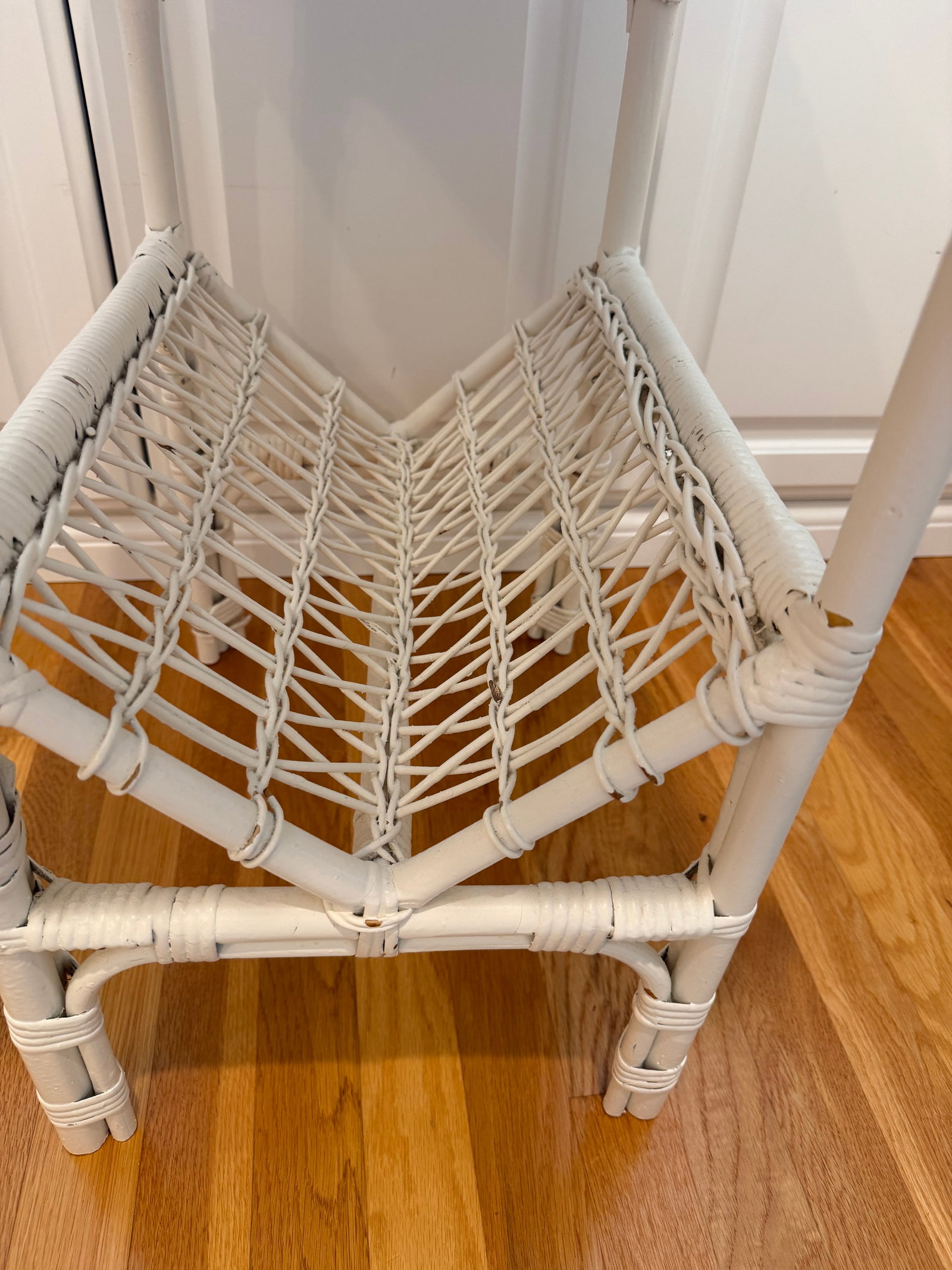 Wicker Side Table With Magazine Rack - 3