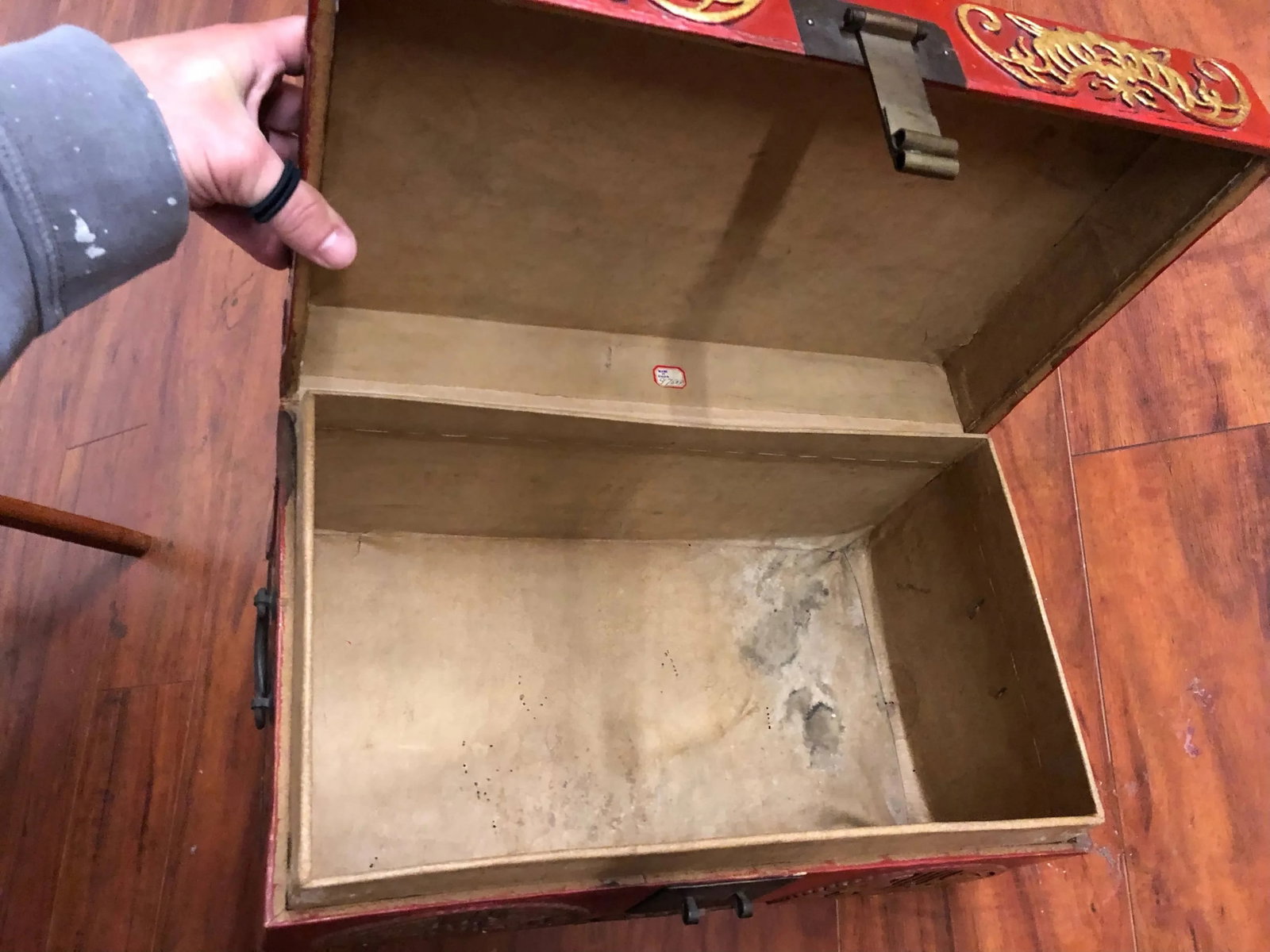 Vintage Pigs Leather Lacquered Box With Gilt Accents - 10