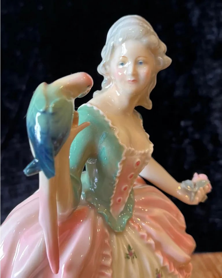 Antique Karl Ens Volkstedt Porcelain Lady Holding a Parrot Table Lamp - 3