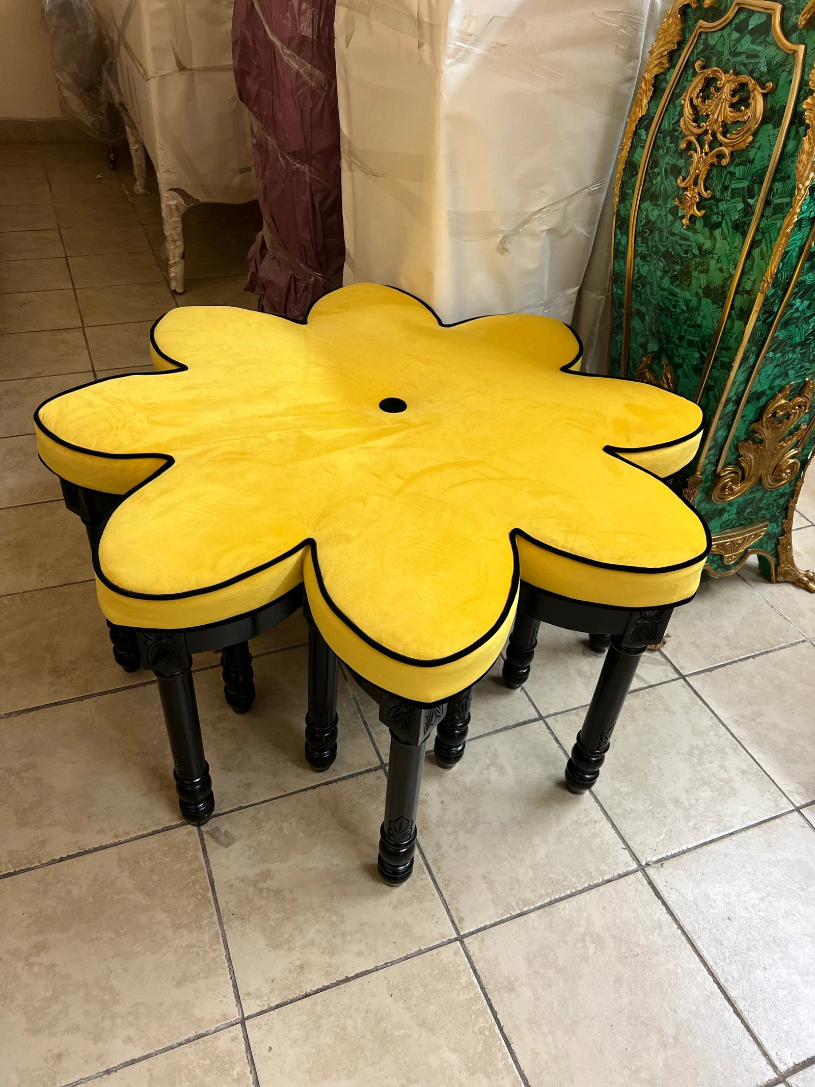 1960s Vintage Big Yellow Star Ottoman - 3
