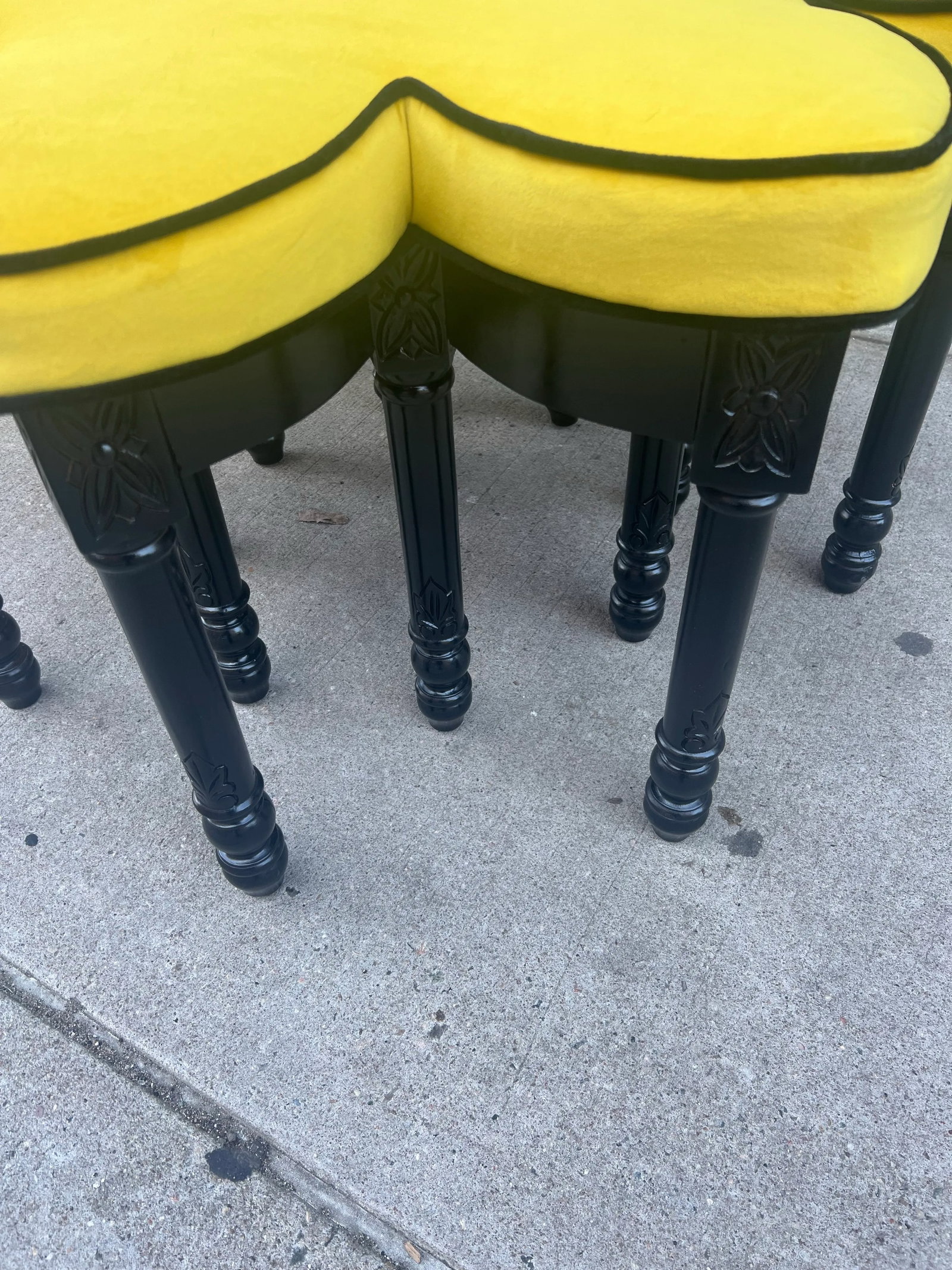 1960s Vintage Big Yellow Star Ottoman - 6