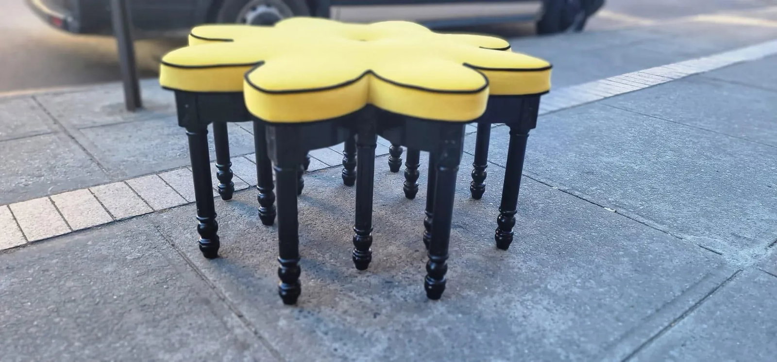 1960s Vintage Big Yellow Star Ottoman - 7