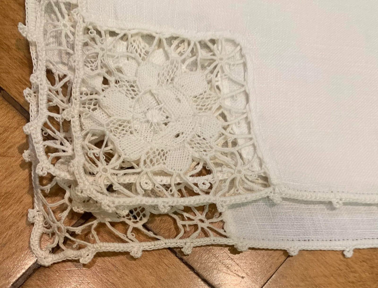 Vintage Cotton Placemats With Lace Corners- Set of 4 - 6