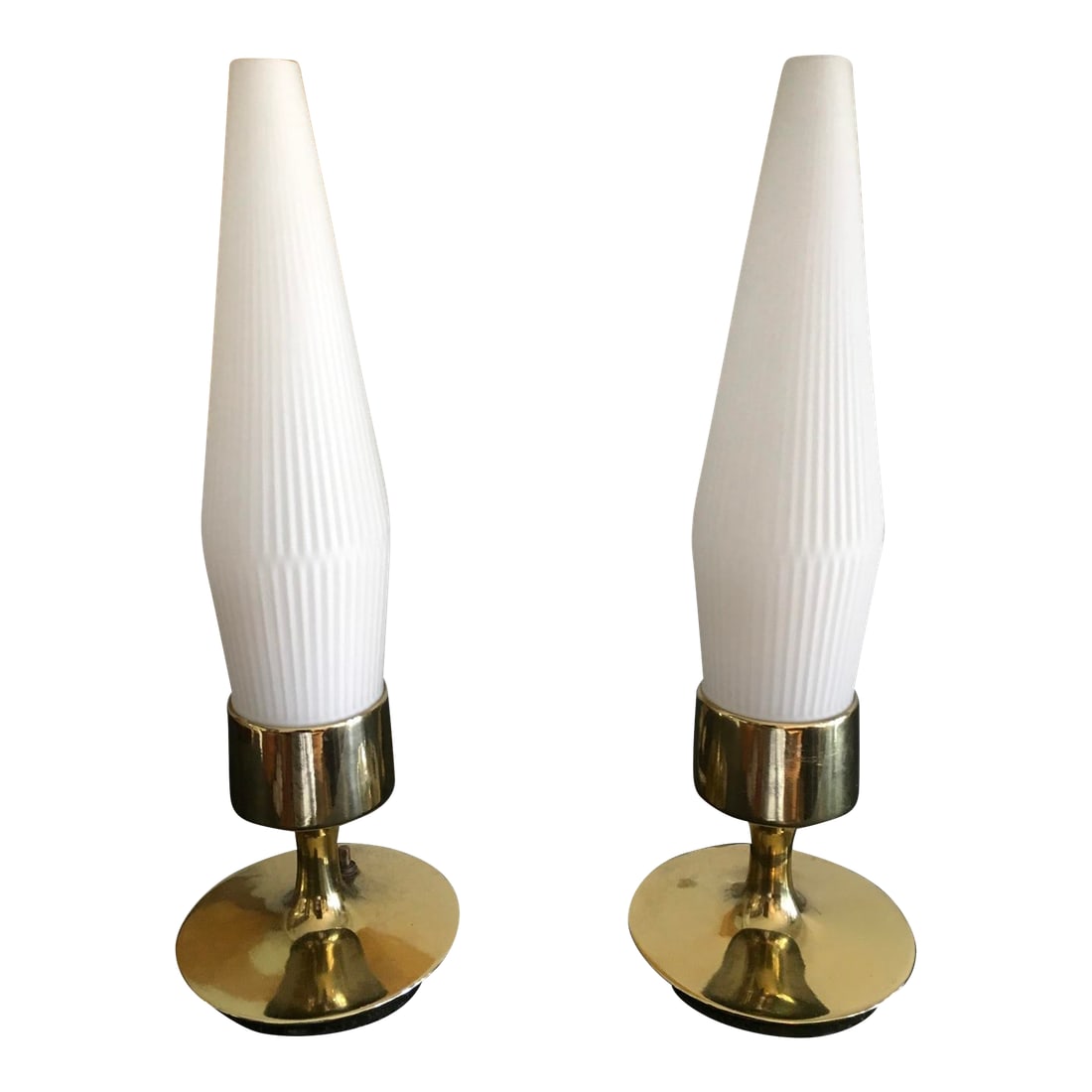 Pair of Mid-Century Modern or Space Age Brass & Frosted Glass Table Lamps - Laurel Lamp Mfg.: Lovely pair of petite Mid-Century Modern table lamps featuring elegant brass bases and original frosted white glass rocket-shaped shades. The sleek silhouette and softly glowing diffused light perfect