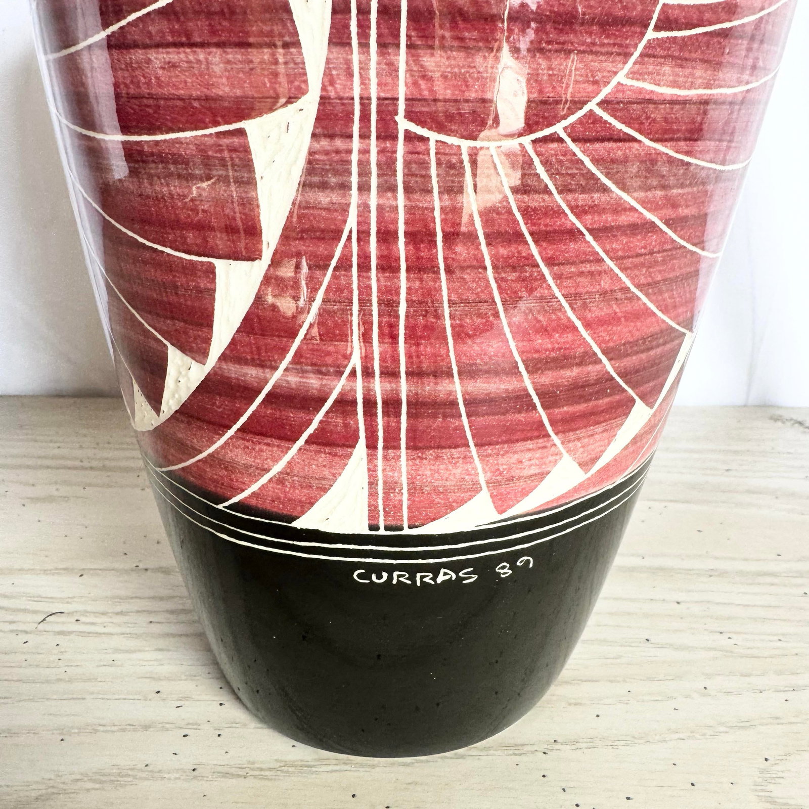 1989 Black and White and Red Sgraffito Pottery Vase by the Curras Brothers - 6