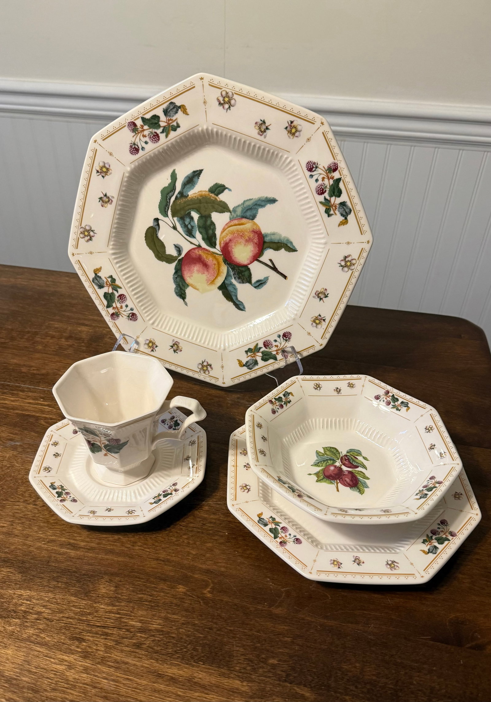 Nikko Classic Collection "Orchard" Dinnerware - 18