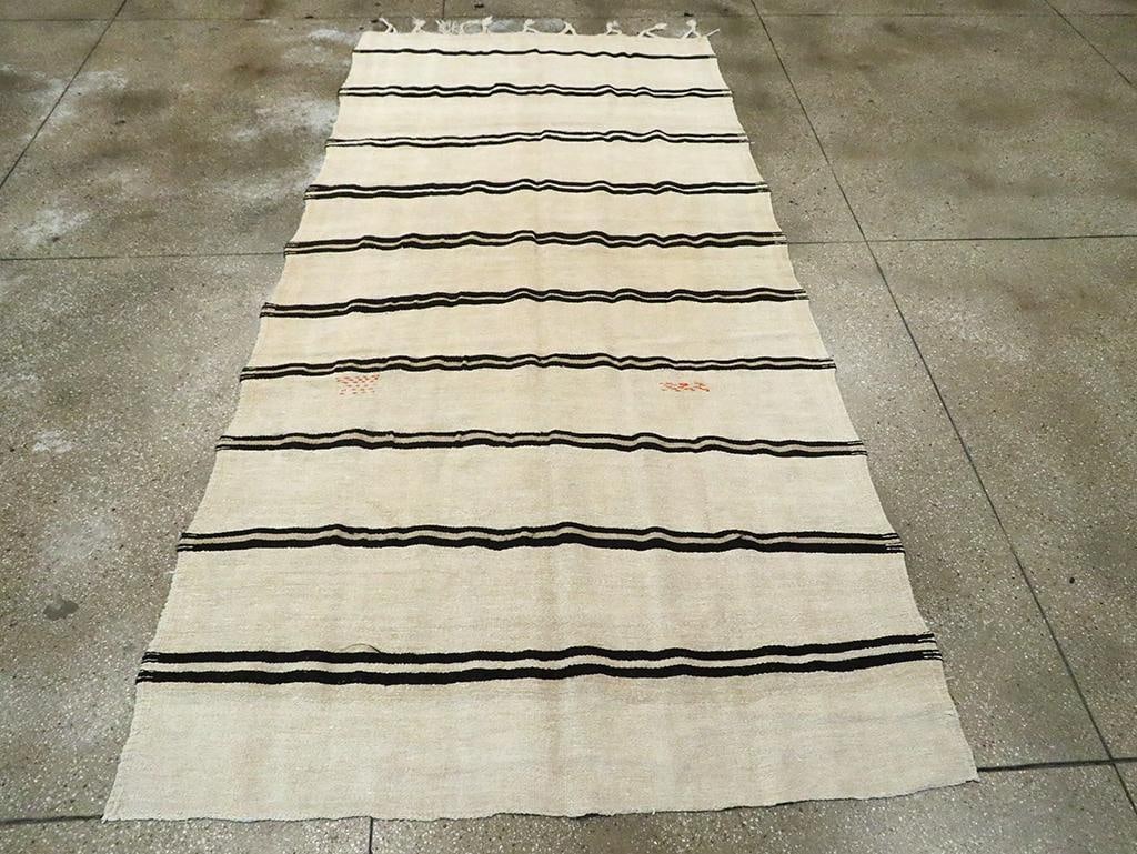 Galerie Shabab Collection Mid-20th Century Turkish Flatweave Kilim Gallery Rug - 5