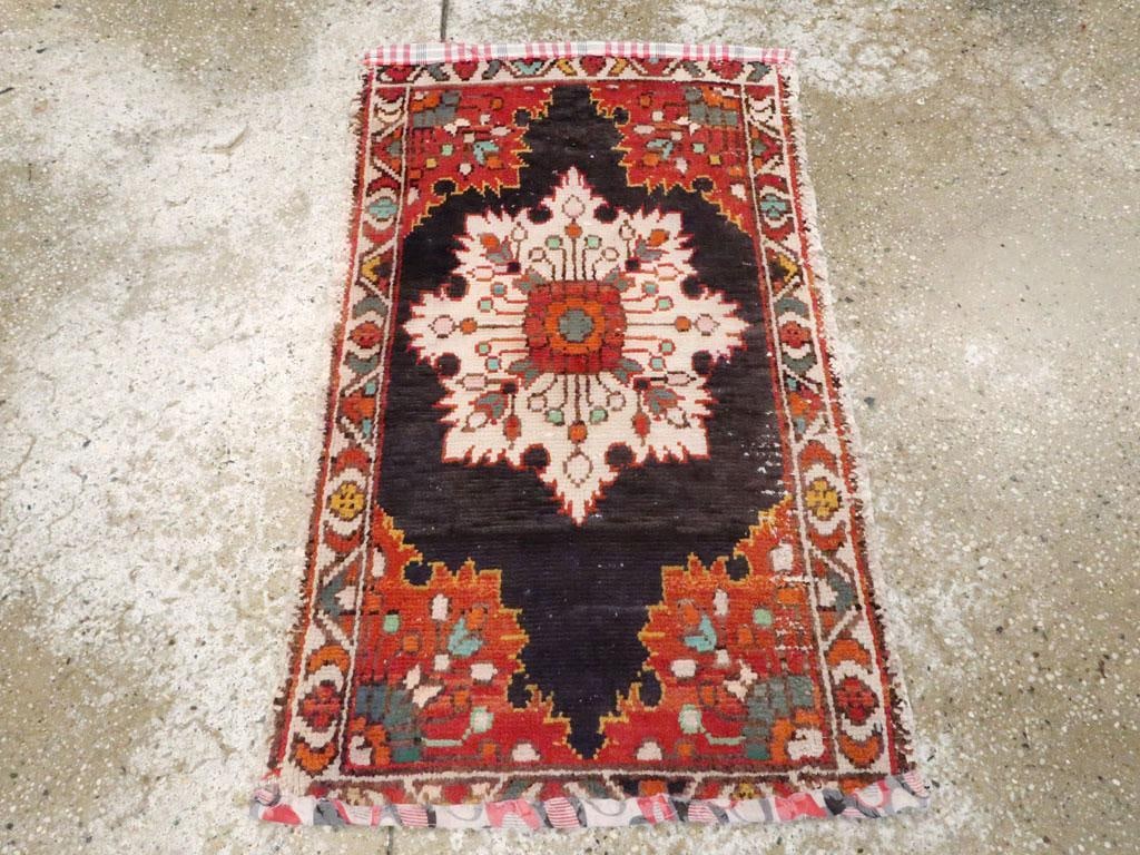 Galerie Shabab Collection Mid-20th Century Persian Hamadan Throw Rug - 4