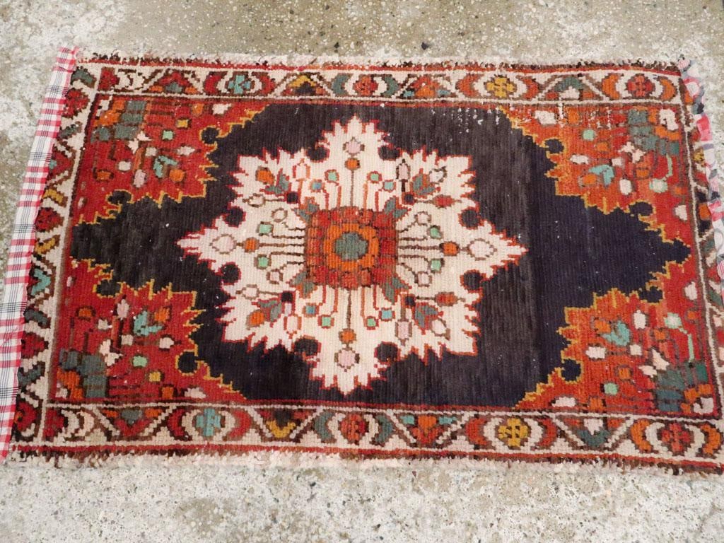 Galerie Shabab Collection Mid-20th Century Persian Hamadan Throw Rug - 6