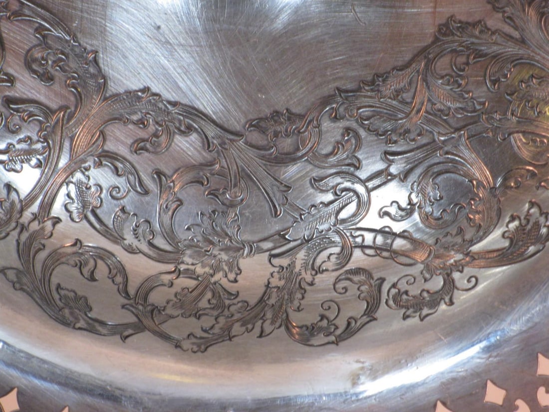 Bowl Footed WILCOX Silverplate Hand-Engraved Scrolls Silver 1850-1899 Bowls - 13