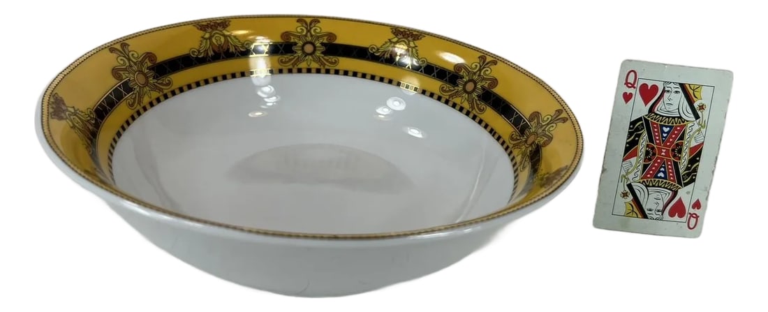 Late 20th Century Serving Bowl "Barocco" Italian Versace Design Rutherford Porcelain: Versace design 'Barocco' (1994-2017) for Rutherford porcelain This serving bowl would be a stunning addition to any collection. no chips or cracks. Condition: Alterations: Original Condition