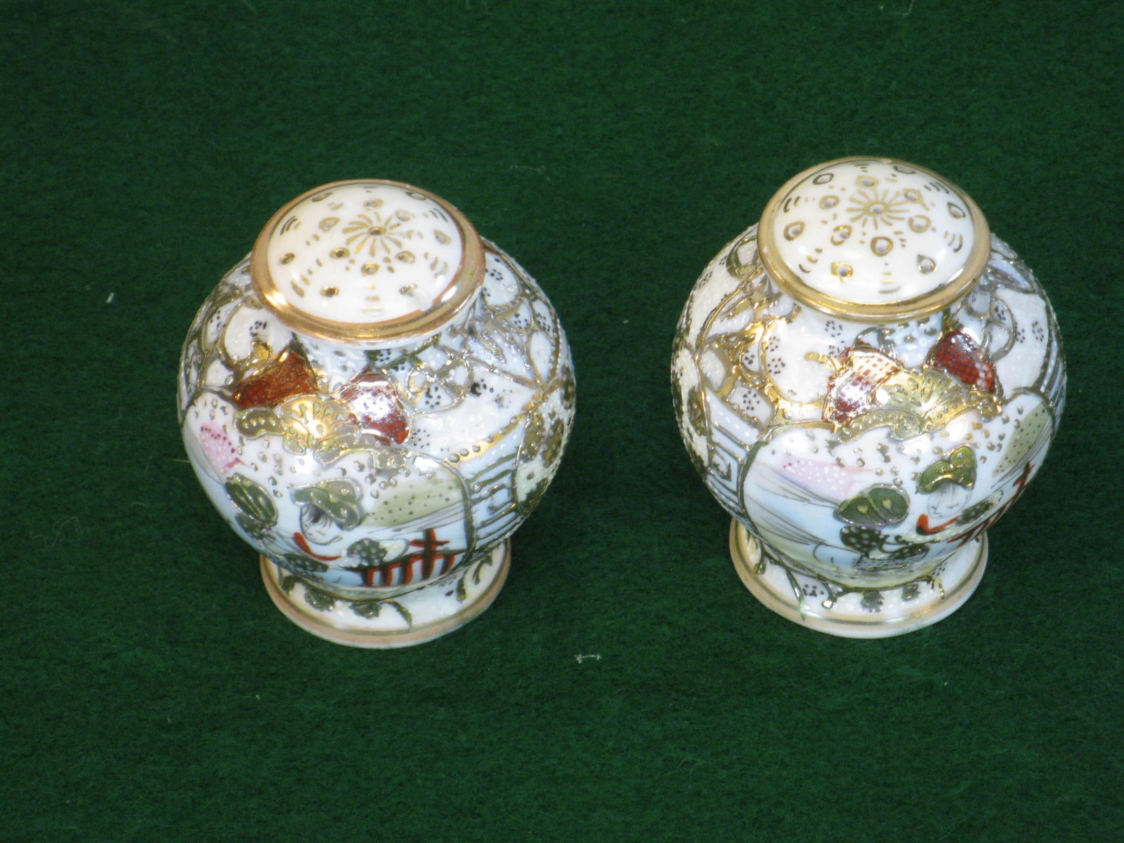 Antique Salt & Pepper Shakers Satsuma Porcelain Gold Beaded Very Ornate - 3