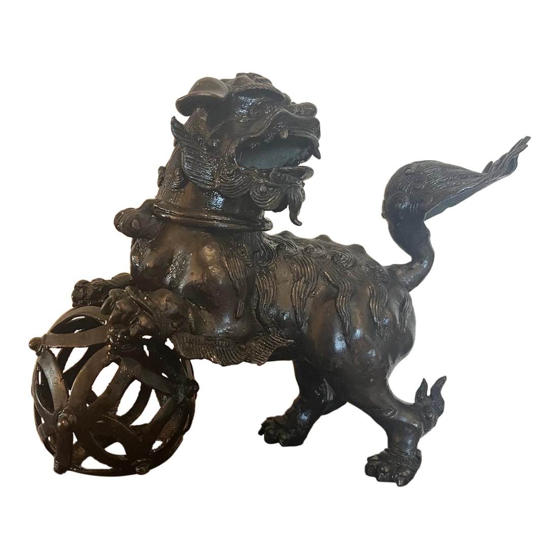 Antique Chinese Bronze Foo Dog Censer 9"H Heavy 6.5lb Guardian Lion Sculpture: For sale is a substantial and finely cast Chinese Guardian Lion (Foo Dog) Censer. Weighing 6.5 lbs and measuring 9" H x 12" L, this heavy metal piece features a rich, dark patina and exceptional