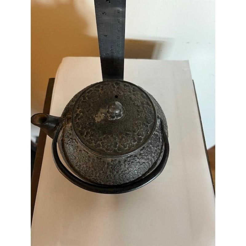Mid 20th Century Signed Japanese Cast Iron Floral Teapot - Ueda ZÅ - 7